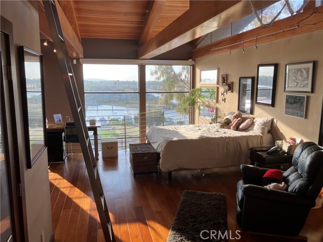 5327 Marina Pacifica N Drive, Long Beach CA: https://media.crmls.org/medias/2808a1bf-a629-444a-8ec8-7c04c55639c5.jpg