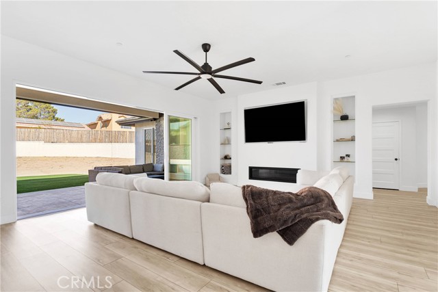 Detail Gallery Image 11 of 47 For 16383 Ridge View Dr, Apple Valley,  CA 92307 - 4 Beds | 2/1 Baths