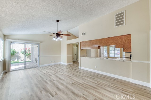 Detail Gallery Image 6 of 27 For 8665 N Cedar Ave #134,  Fresno,  CA 93720 - 3 Beds | 2 Baths