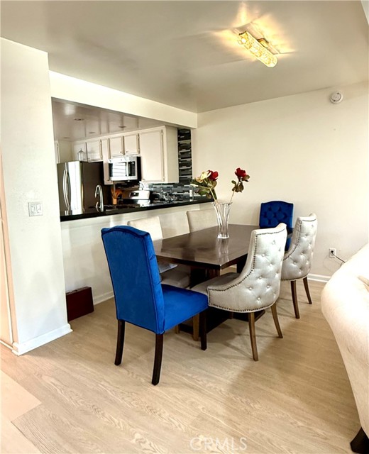 Detail Gallery Image 5 of 14 For 5720 Owensmouth #152,  Woodland Hills,  CA 91367 - 2 Beds | 1/1 Baths