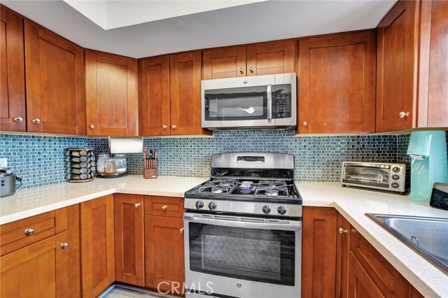 Detail Gallery Image 15 of 44 For 20155 Keswick St #209,  Winnetka,  CA 91306 - 2 Beds | 2 Baths