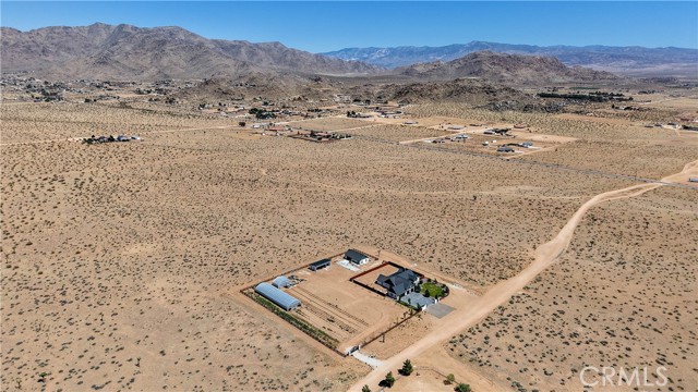 23670 Shirwaun, Apple Valley CA: https://media.crmls.org/medias/280cd4ac-8a3a-451e-bfdb-8f9669cbaf66.jpg