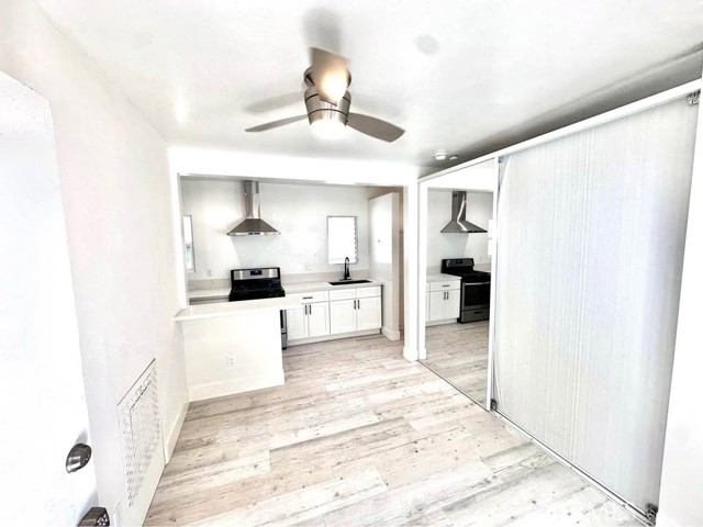 34 Ozone Ave, Venice CA: https://media.crmls.org/medias/280cf3c7-9c32-43e9-bf35-99fcef14567a.jpg