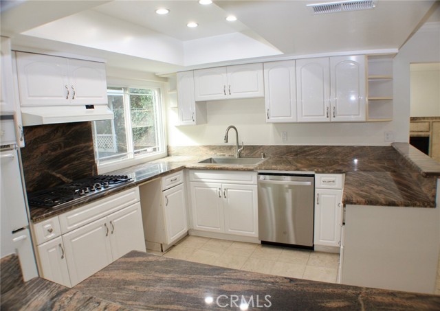 21740 Ulmus Drive, Woodland Hills CA: https://media.crmls.org/medias/280d7a11-6bf1-448d-9322-68be2e82c553.jpg