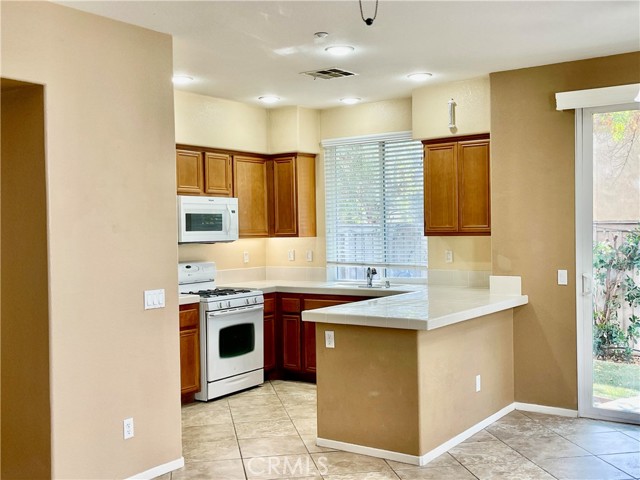 Detail Gallery Image 2 of 22 For 25251 Windy Cove #1,  Murrieta,  CA 92562 - 2 Beds | 2/1 Baths