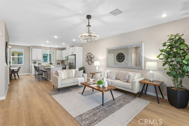 Detail Gallery Image 7 of 31 For 109 S Laxore St #303,  Anaheim,  CA 92804 - 4 Beds | 3/1 Baths