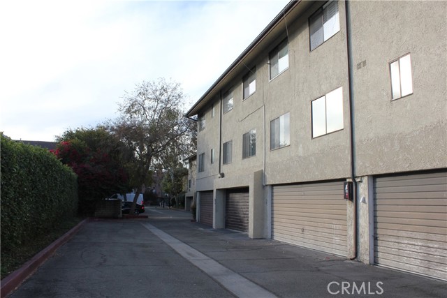 Detail Gallery Image 5 of 12 For 7304 Corbin Ave #F,  Reseda,  CA 91335 - 1 Beds | 1 Baths