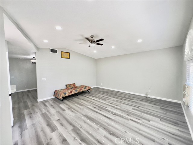 Detail Gallery Image 3 of 17 For 465 Camino Grande, San Jacinto,  CA 92582 - 2 Beds | 2 Baths