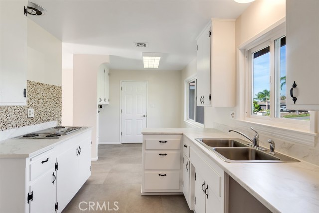 Detail Gallery Image 10 of 27 For 194 W Blaine St, Riverside,  CA 92507 - 4 Beds | 2 Baths