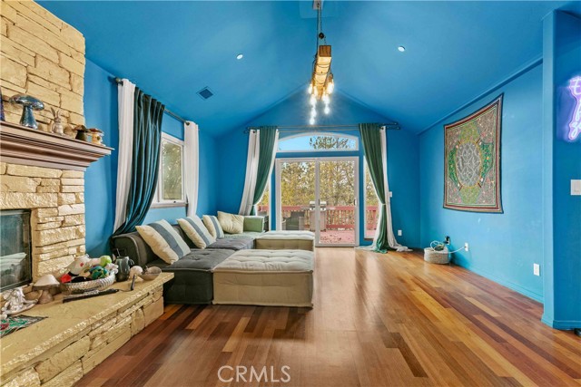 1253 Golden Rule, Lake Arrowhead CA: https://media.crmls.org/medias/280f5cfd-98ca-4961-bce4-4f2afb8859b8.jpg