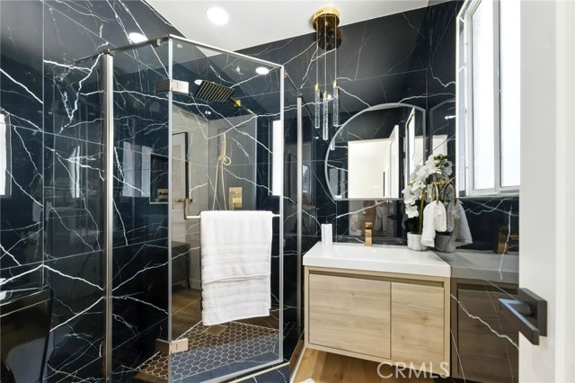 Detail Gallery Image 18 of 21 For 6119 Longridge Ave, Valley Glen,  CA 91401 - 4 Beds | 4/1 Baths