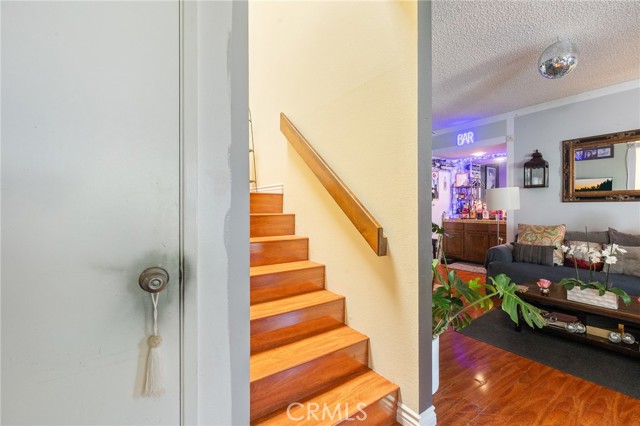 4511 Coldwater Canyon Avenue, Studio City CA: https://media.crmls.org/medias/280facb1-064f-4b2e-9306-014fef231a27.jpg