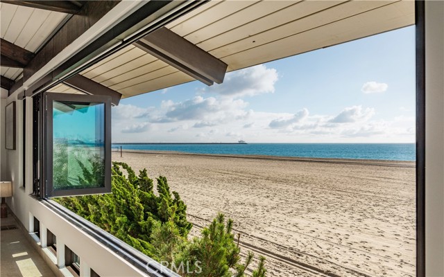 Detail Gallery Image 21 of 70 For 2 Laguna Pl, Long Beach,  CA 90803 - 4 Beds | 4 Baths