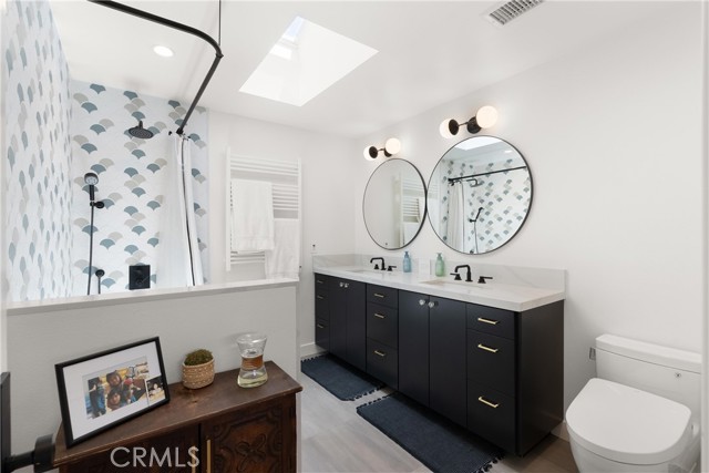 20 Whistling Isle, Irvine CA: https://media.crmls.org/medias/2811bfe8-5a60-44ba-88c0-1f2c04e87a58.jpg