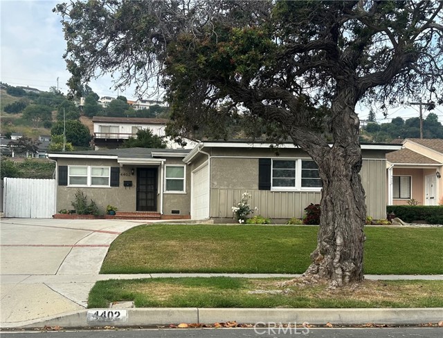 4402 Highgrove Avenue, Torrance CA: https://media.crmls.org/medias/28121207-781b-4371-a8ed-48f750f24735.jpg