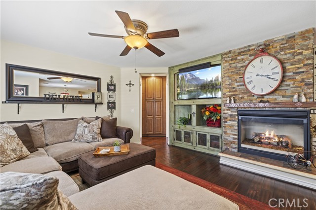 Detail Gallery Image 12 of 33 For 28385 Mirabelle Ln, Saugus,  CA 91350 - 2 Beds | 2 Baths