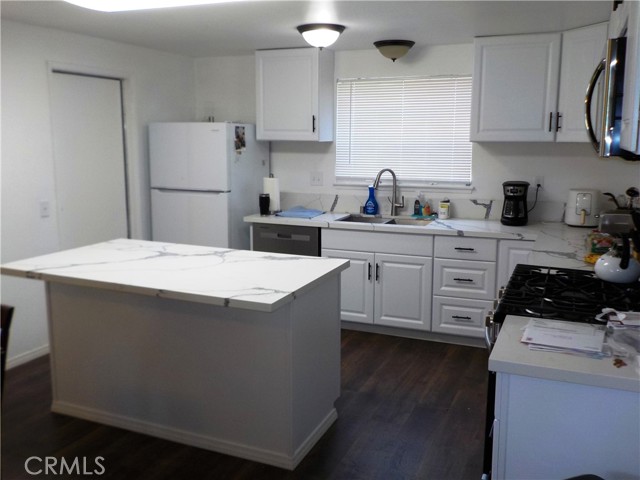 1676 Dumbarton Avenue, San Bernardino CA: https://media.crmls.org/medias/28133451-cfd6-47d7-a621-2f2697634d44.jpg