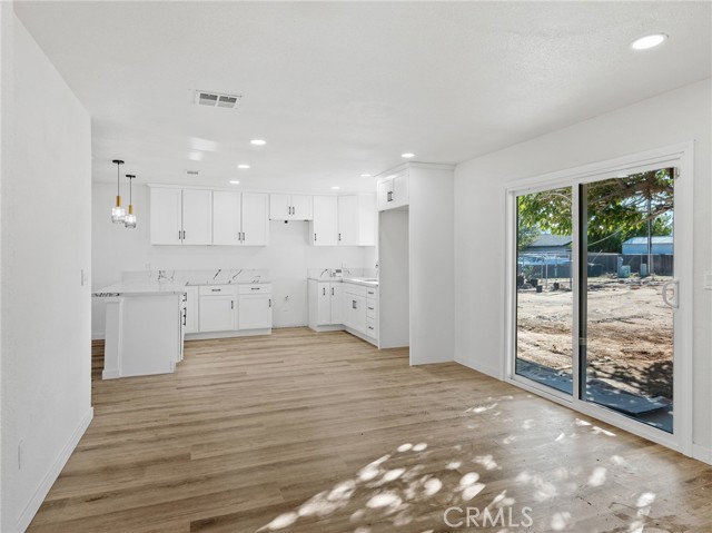 Detail Gallery Image 17 of 34 For 21225 Lone Eagle, Apple Valley,  CA 92308 - 6 Beds | 2 Baths
