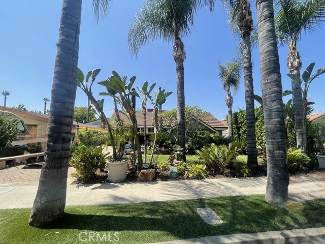423 Newton Street, San Fernando CA: https://media.crmls.org/medias/28141f37-3de6-4e90-8a0f-0594ee923dc0.jpg