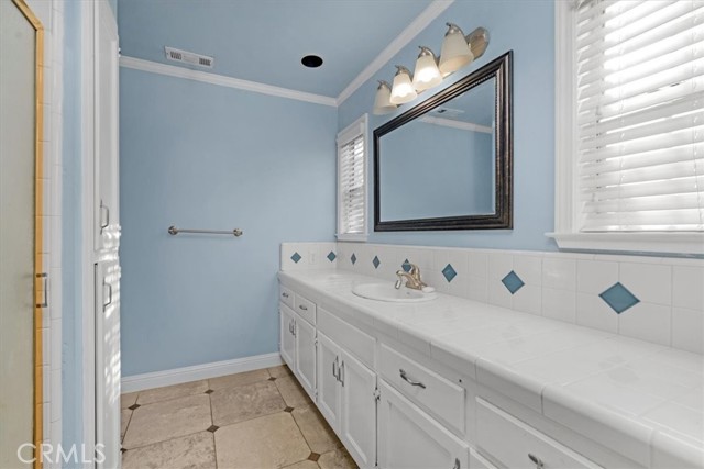Detail Gallery Image 18 of 45 For 404 W Robinson Ave, Fresno,  CA 93705 - 3 Beds | 2 Baths