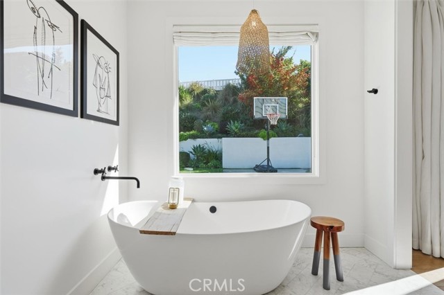 Detail Gallery Image 27 of 38 For 2848 Carob, Newport Beach,  CA 92660 - 5 Beds | 4/1 Baths