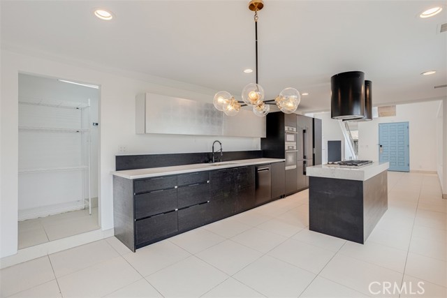 11354 Sunshine Terrace, Studio City CA: https://media.crmls.org/medias/2814b659-10d2-490d-8b9b-6dd8beafffcf.jpg