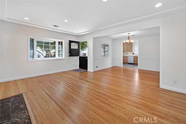 Detail Gallery Image 4 of 29 For 1641 N Catalina, Burbank,  CA 91505 - 3 Beds | 2 Baths