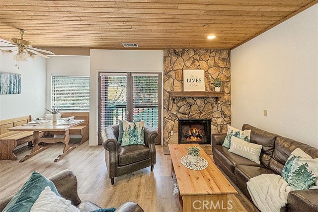 Detail Gallery Image 9 of 48 For 39802 Lakeview Dr #32,  Big Bear Lake,  CA 92315 - 2 Beds | 2/1 Baths