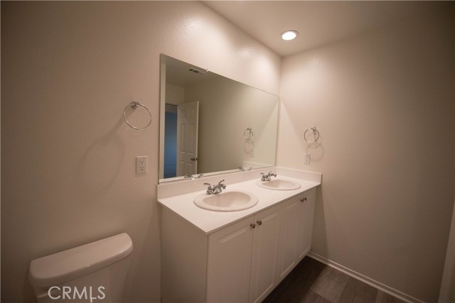 Detail Gallery Image 12 of 19 For 12614 Edina Ct, Victorville,  CA 92392 - 5 Beds | 2/1 Baths
