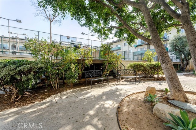 Detail Gallery Image 33 of 36 For 5460 White Oak, Encino,  CA 91316 - 2 Beds | 2 Baths