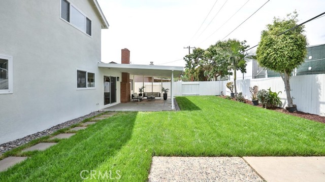 2737 Lorenzo Avenue, Costa Mesa CA: https://media.crmls.org/medias/28185e49-f621-45a0-b01f-5ec41ad4231f.jpg