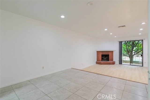 Detail Gallery Image 3 of 23 For 10229 Variel Ave #22,  Chatsworth,  CA 91311 - 4 Beds | 4 Baths