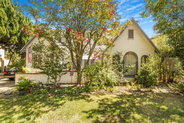 2270 E Orange Grove Boulevard, Pasadena CA: https://media.crmls.org/medias/281a0677-900c-4a62-8657-794f60e82283.jpg