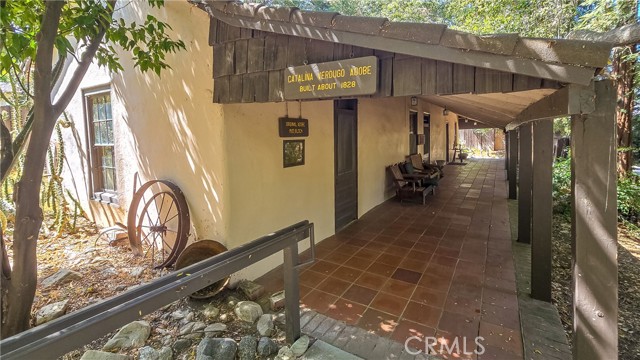 2883 Hermosita Drive, Glendale CA: https://media.crmls.org/medias/281b2f38-b34c-4163-8bb1-a18386c0b18f.jpg