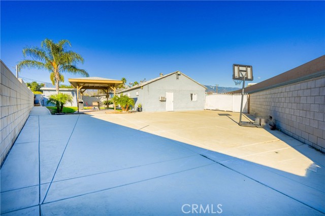 2312 Flores Street, San Bernardino CA: https://media.crmls.org/medias/281b5345-af17-4440-947a-a406ee43c7b8.jpg