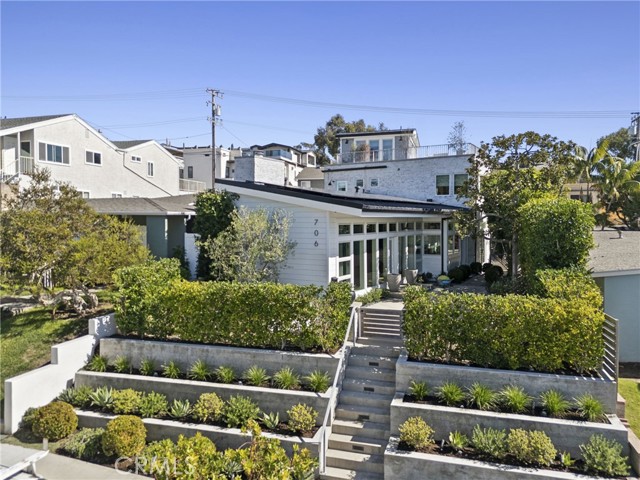 Detail Gallery Image 35 of 37 For 706 Poinsettia, Corona Del Mar,  CA 92625 - 5 Beds | 3/1 Baths