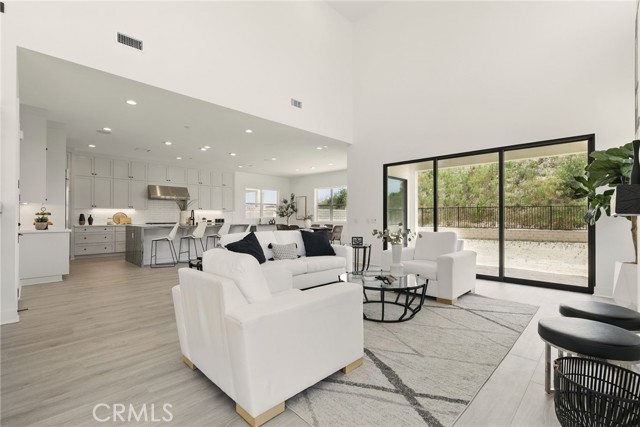 27546 Elderberry Drive, Valencia CA: https://media.crmls.org/medias/281bde3d-f5b6-4f69-a250-f631fb834434.jpg