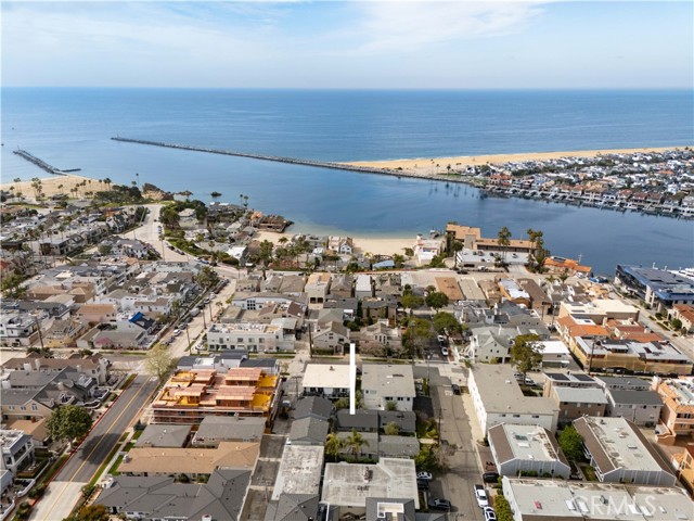 304 Dahlia Place, Corona del Mar CA: https://media.crmls.org/medias/281c77aa-2204-48a1-aaf3-38d82dfdebfe.jpg