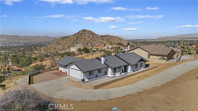 55578 Free Gold Drive, Yucca Valley CA: https://media.crmls.org/medias/281e515d-88a4-476b-801f-34293fbe3272.jpg