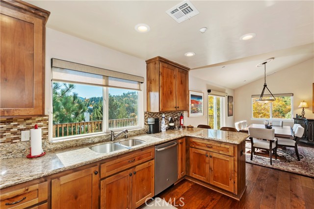 Detail Gallery Image 16 of 49 For 26660 Merced Ln, Lake Arrowhead,  CA 92352 - 3 Beds | 2/1 Baths