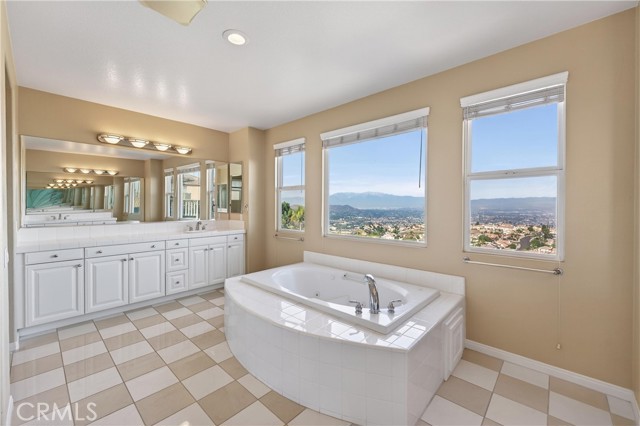 Detail Gallery Image 12 of 30 For 16154 Skyridge Dr, Riverside,  CA 92503 - 5 Beds | 3/1 Baths