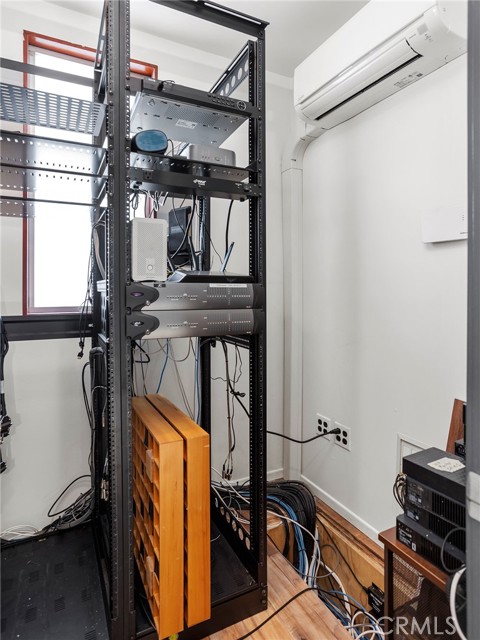 5762 Andasol Avenue, Encino CA: https://media.crmls.org/medias/28217350-3377-4015-8c1a-aecbb5bfc63a.jpg