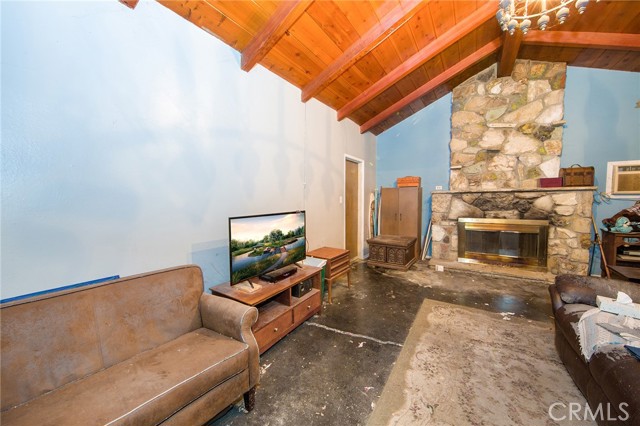 8760 Noble Avenue photo 4