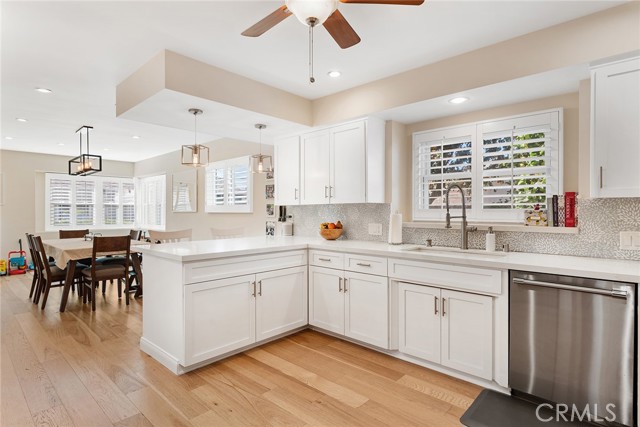 23642 Oxnard Street, Woodland Hills CA: https://media.crmls.org/medias/2823765a-606c-4667-83f2-91b6f817094d.jpg