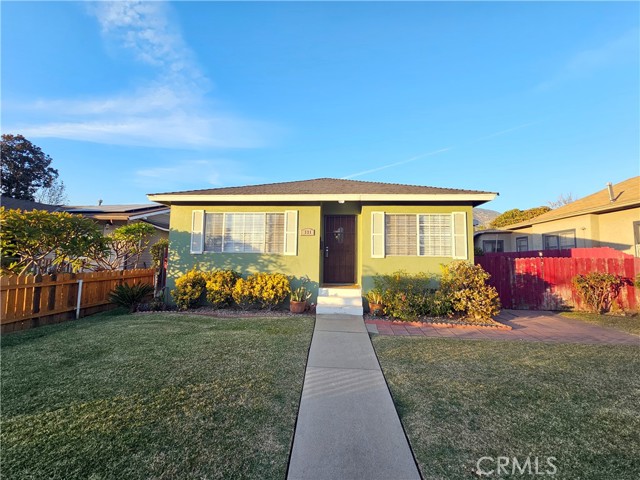 Detail Gallery Image 2 of 35 For 331 W Lemon Ave, Monrovia,  CA 91016 - 4 Beds | 2 Baths