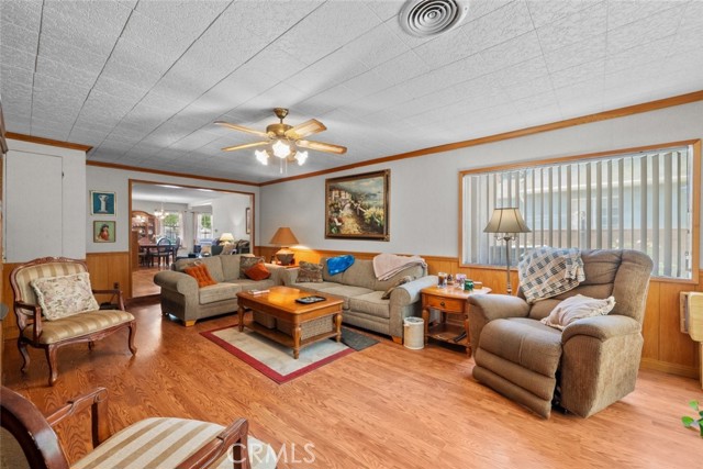 21041 Lanark Street, Canoga Park CA: https://media.crmls.org/medias/28248306-3cac-4c5e-9141-bd47ec52a113.jpg
