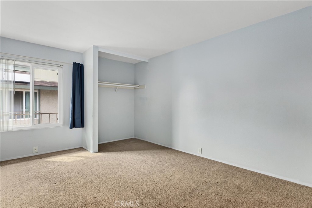 https://media.crmls.org/medias/2824b437-1754-4643-a378-edc2d1336ef5.jpg?preset=X-Large