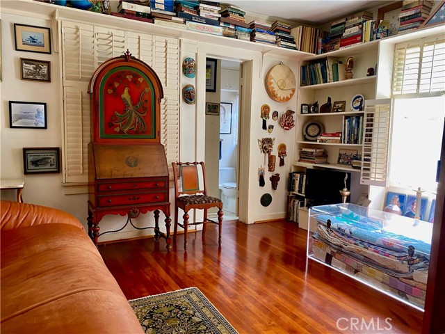 1407 N Bay Front E, Newport Beach CA: https://media.crmls.org/medias/2824f7ef-32d7-4e19-afe3-d1724f869d36.jpg