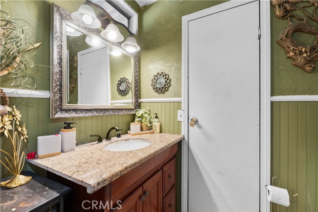 350 S Willow AVe, Rialto CA: https://media.crmls.org/medias/28250652-90df-491c-9694-210b215581c1.jpg