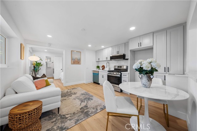 2838 Lambert Drive, Los Angeles CA: https://media.crmls.org/medias/282550f5-00a7-43f7-a5a0-84d2cc4e92a1.jpg